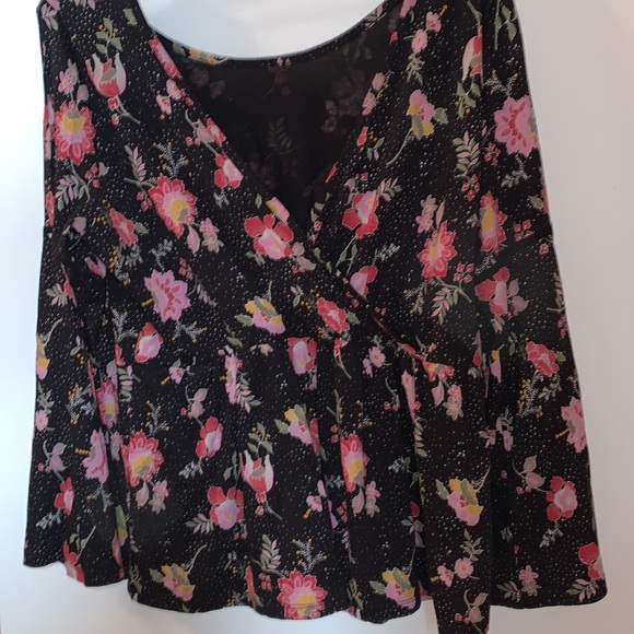 Cute top - Picture 4 of 6